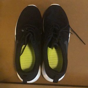 Nike roche 9.5 men’s gentle worn